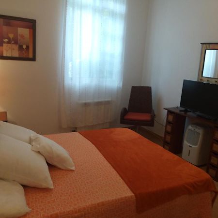 Apartamento Con Pequeno Jardin En El Centro Ferrol Esterno foto