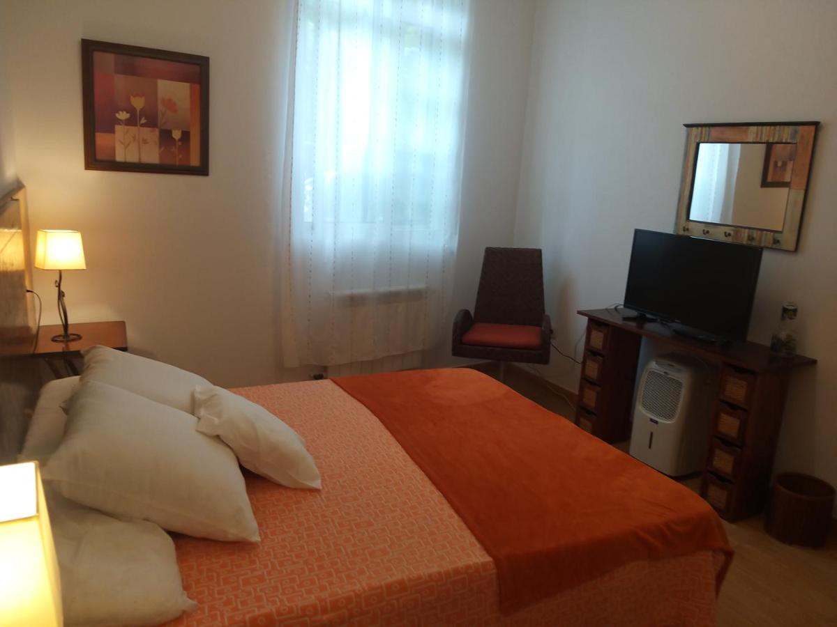 Apartamento Con Pequeno Jardin En El Centro Ferrol Esterno foto