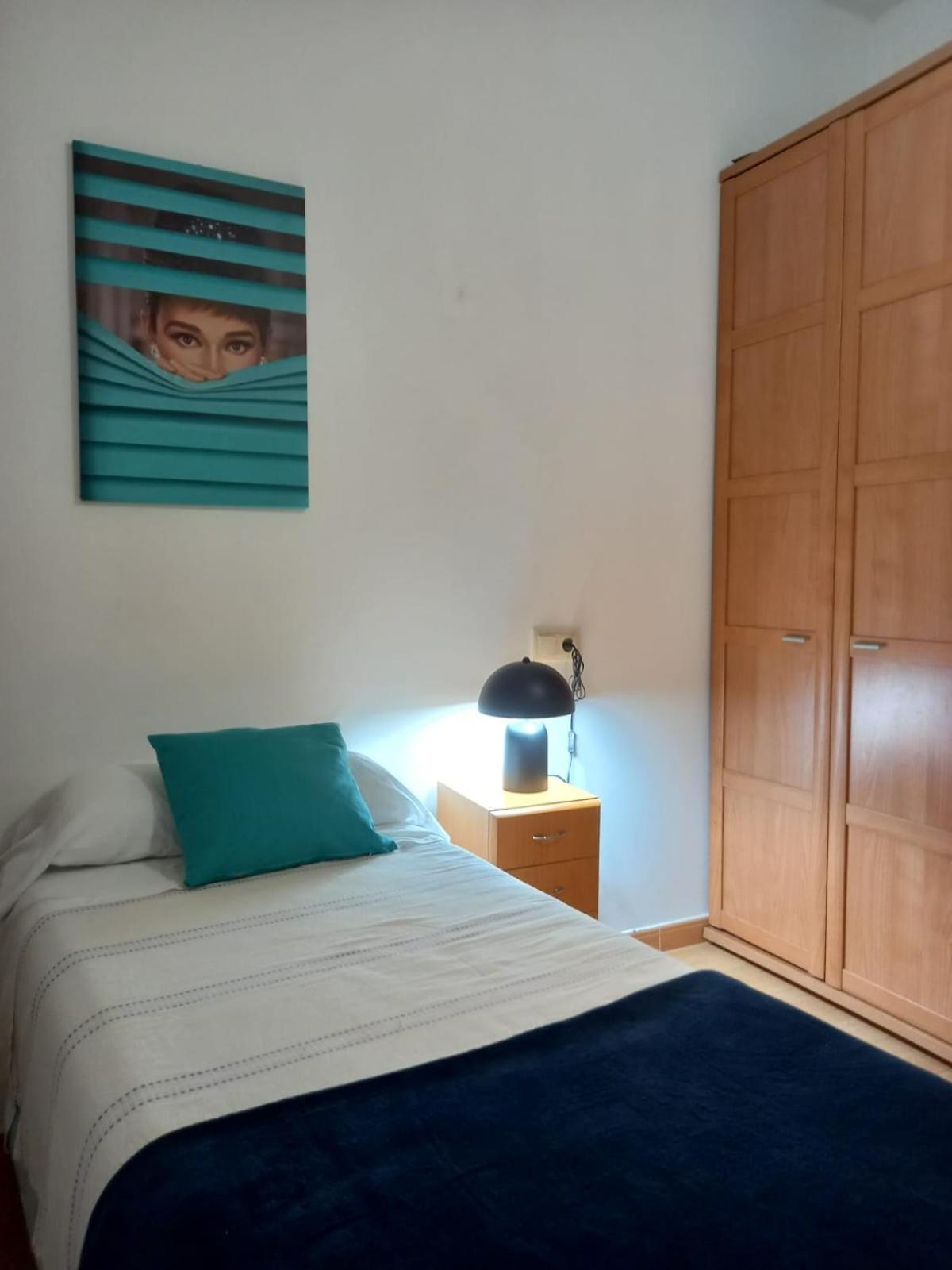 Apartamento Con Pequeno Jardin En El Centro Ferrol Camera foto